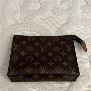 Louis Vuitton Monogram Toiletry 19